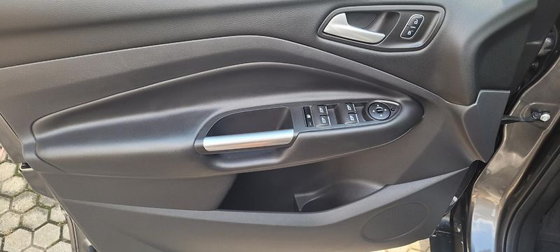 Ford Kuga (2016) 1,5 110kW ST-Line Bi-Xenony - fotka 38 z 45