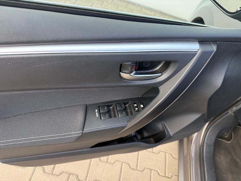 Toyota Corolla 1.6 VVT-i Active LED TREND+ - fotka 12 z 28
