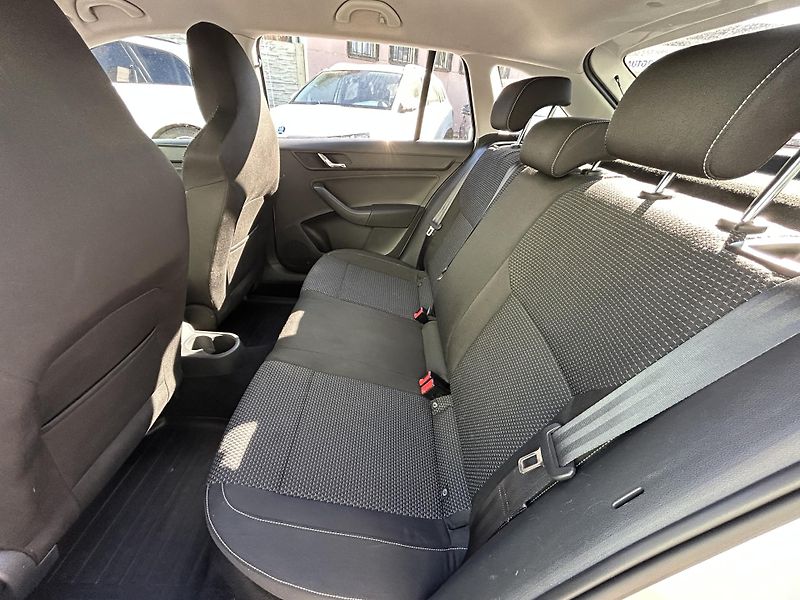 Škoda Rapid (2013) 1.2 TSi 77 KW nové rozvody - fotka 14 z 32