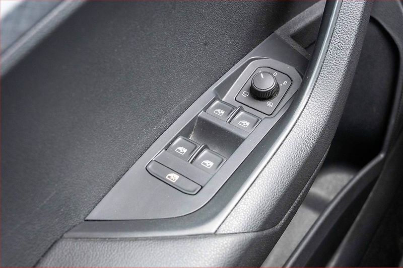 Škoda Karoq (2024) Ambition 1.5 TSI - fotka 15 z 21