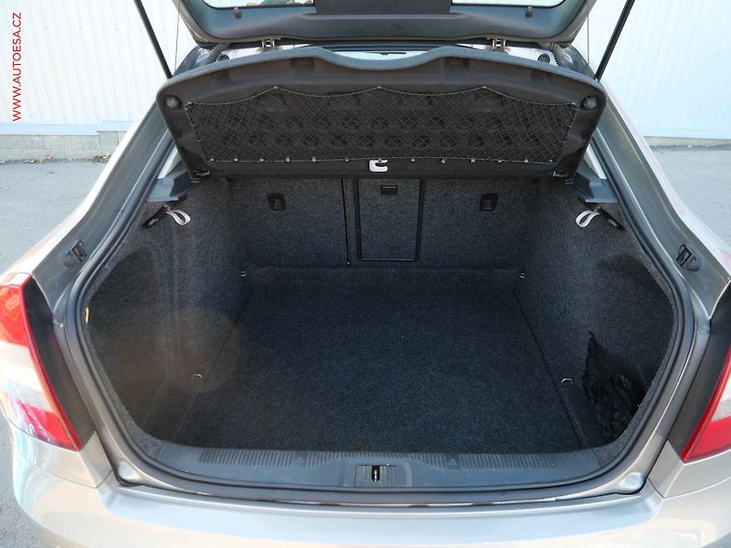 Škoda Octavia (2011) 1.6TDi, Elegance - fotka 7 z 23