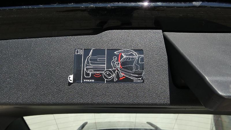 Volvo V60 B5 AWD Momentum Pro - fotka 21 z 23