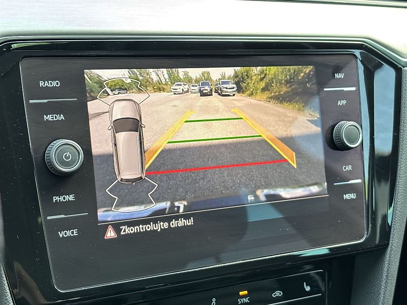 Volkswagen Passat Variant (2021) 2.0 TDI 4Motion DSG Alltrack - fotka 12 z 29