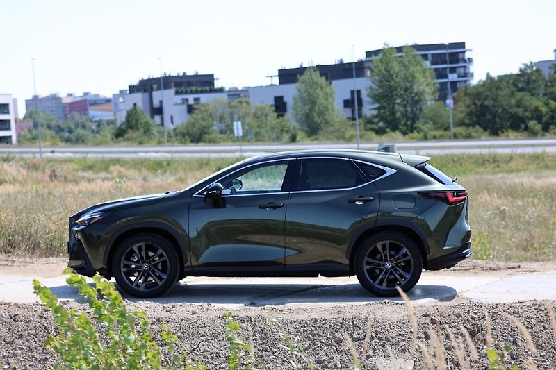 Lexus NX 450h plus 450H+ 2,5 PHEV PRESTIGE - fotka 30 z 30