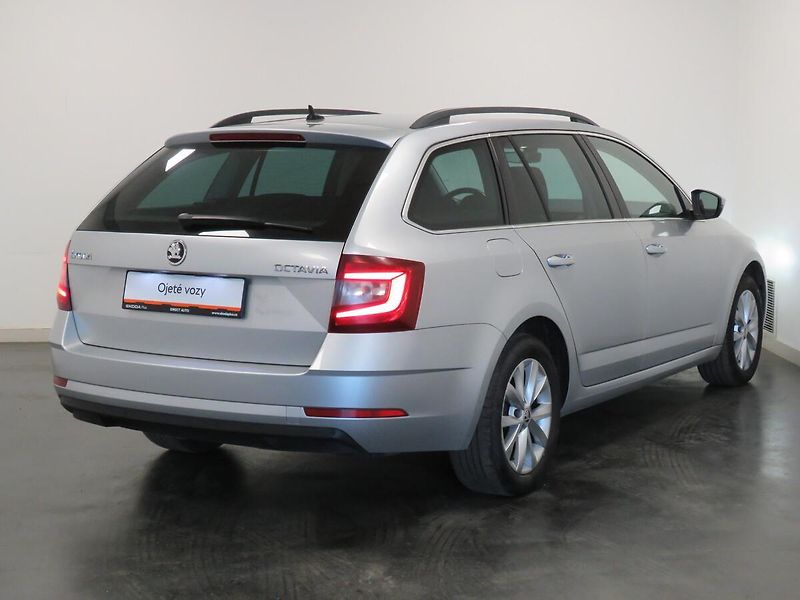 Škoda Octavia - fotka 2 z 26