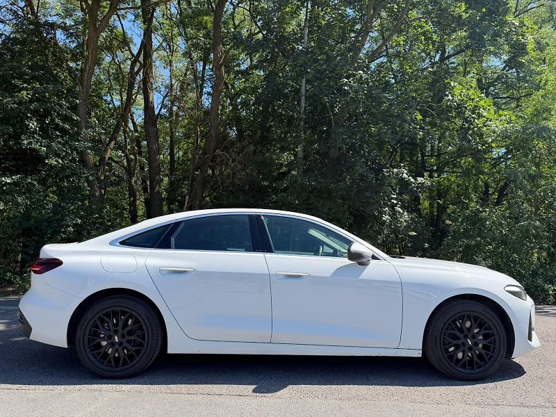 Audi A5 (2025) S-Line 2.0 TDI / 150 kW - fotka 7 z 31