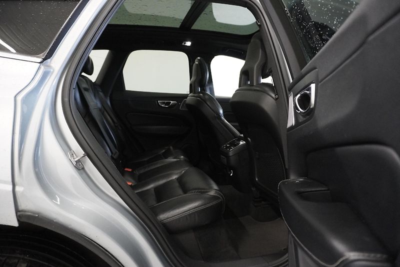 Volvo XC60 D5 AWD AUT. INSCRIPTION - fotka 34 z 40