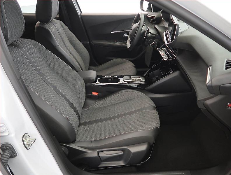 Peugeot 2008 (2025) 1.2 PureTech - fotka 9 z 26
