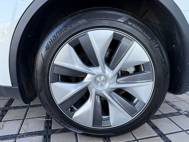 Tesla Model Y Long Range AWD záruka - fotka 7 z 40