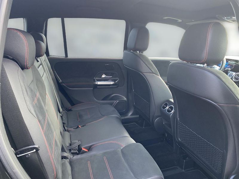 Mercedes-Benz GLB 200d 4M AMG - fotka 17 z 26