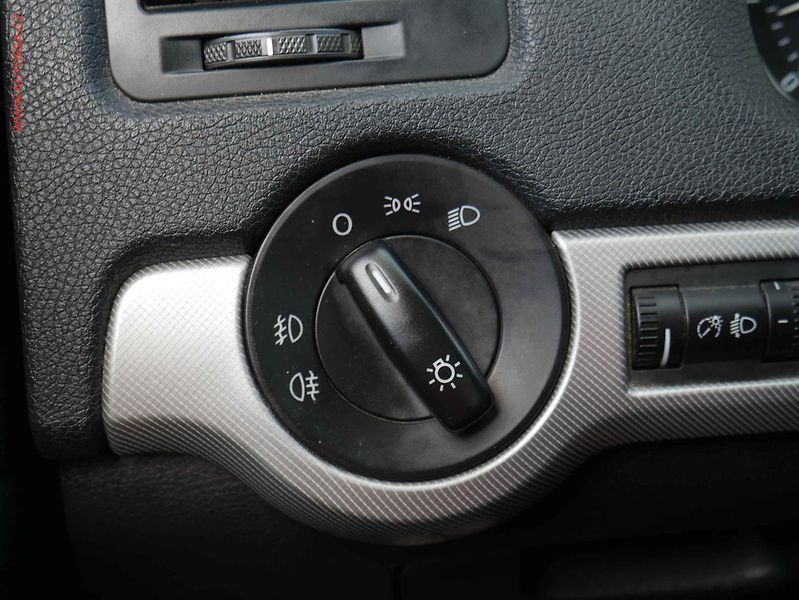 Škoda Octavia (2009) 1.4 TSI, ČR, AC, park.čidla - fotka 14 z 14