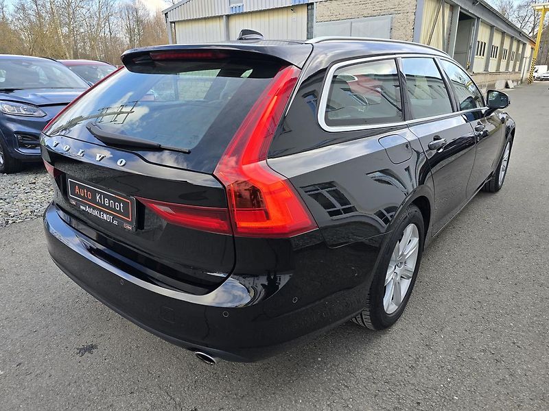 Volvo V90 D4 2,0 140kW 4x4 DPH MOMENTUM - fotka 4 z 45