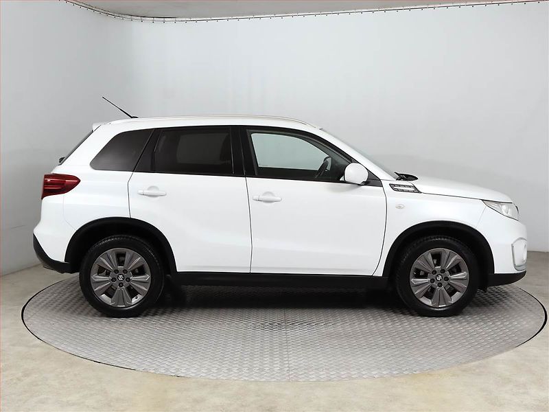 Suzuki Vitara (2019) 1.4 BoosterJet, Automat - fotka 6 z 17