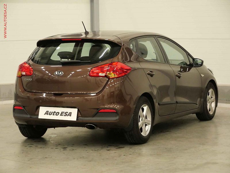 Kia Ceed (2013) 1.4i, 1.maj,ČR, servis.kniha - fotka 4 z 22