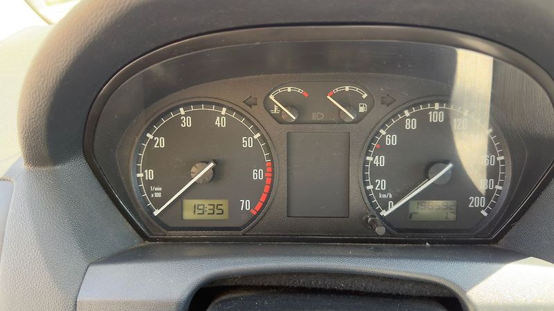 Škoda Fabia 1.2i 12V ČR 1. maj - fotka 15 z 25