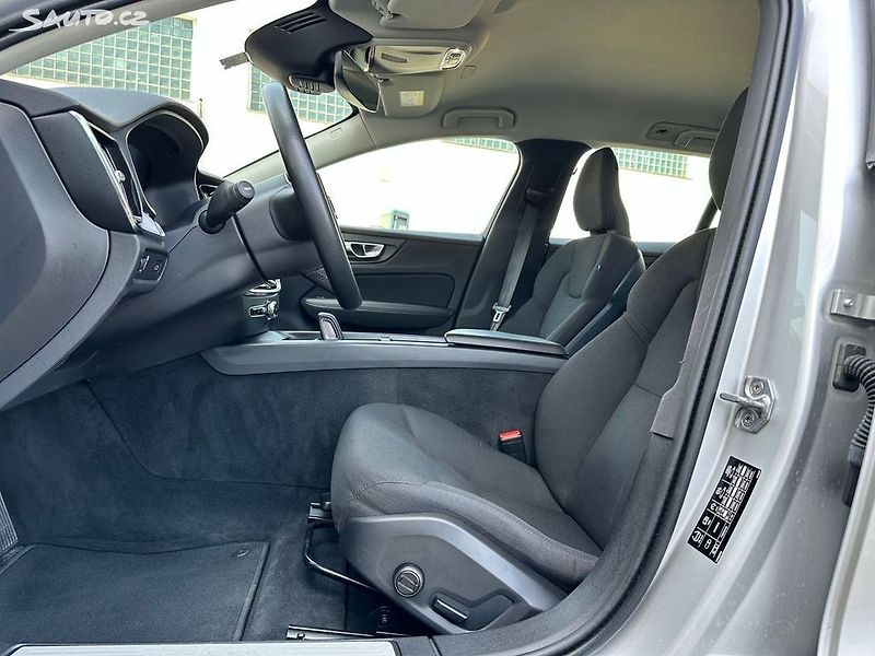 Volvo V60 CC/B4/AWD/NezT/TZ/H&K/Skladem - fotka 9 z 17