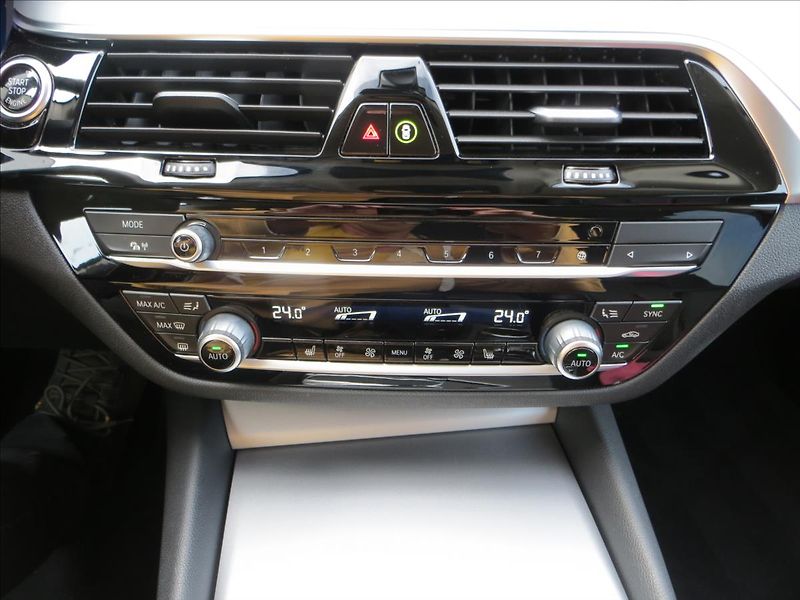 BMW Řada 6 3,0 640i 245kW xDrive AT GT - fotka 19 z 32