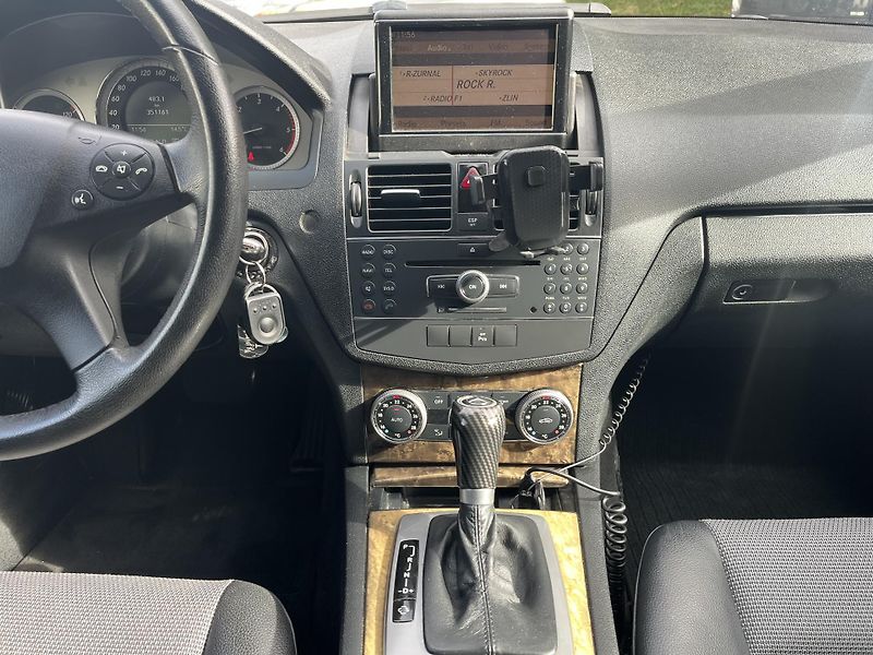 Mercedes-Benz Třídy C (2008) 320 CDi 165 Kw 4MATIC  - fotka 14 z 20