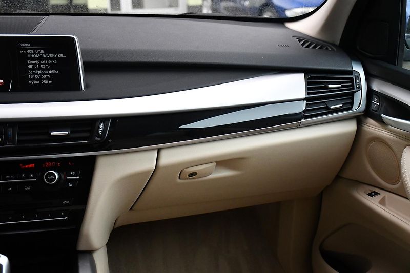 BMW X5 xDrive40d  K360°ACC ČR - fotka 8 z 38