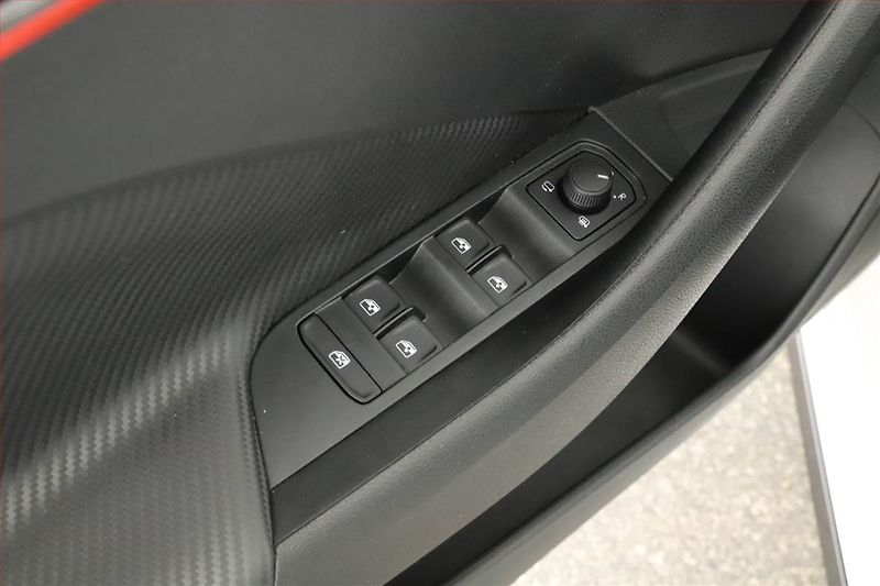 Škoda Kamiq (2026) 1.0 TSI, MONTE CARLO, AUTOMAT - fotka 9 z 18