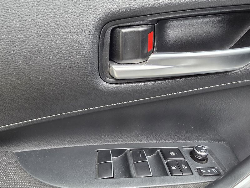 Toyota Corolla 1.8-AUTOMAT-HYBRID - fotka 10 z 14