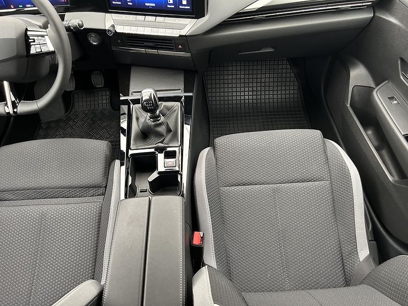 Opel Astra 1.2 Turbo 110k Edition - fotka 15 z 30