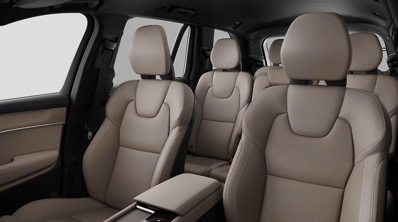 Volvo XC90 (2026) B5 AWD PLUS BRIGHT        - fotka 2 z 11