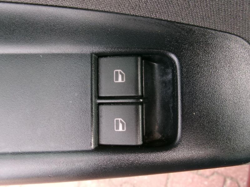 Volkswagen Polo (2006) 1,4 16V COMFORT AC ISOFIX - fotka 20 z 26