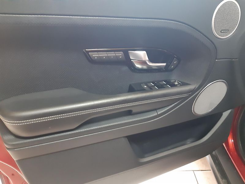 Land Rover Range Rover Evoque 2.2 TD4 NAVI 1.majitel - fotka 20 z 29
