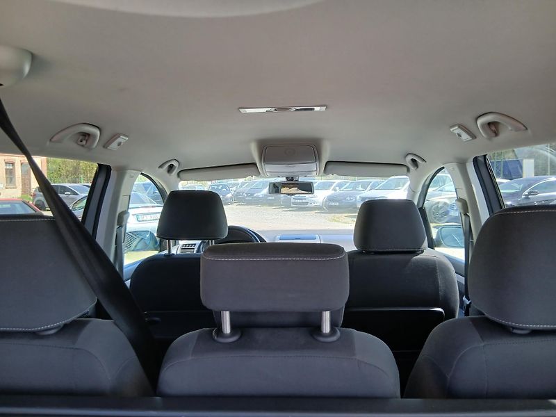 Volkswagen Touran 1.9 TDI, United, 6 rychl. - fotka 32 z 34