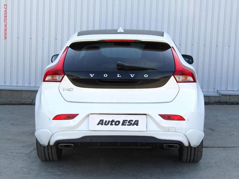 Volvo V40 (2014) 2.0D, AC, bixen, park.asist - fotka 5 z 15