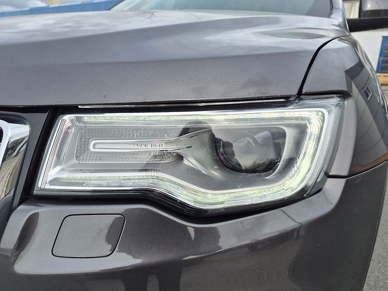 Jeep Grand Cherokee 3.0 CRD 4WD Overland - fotka 24 z 25