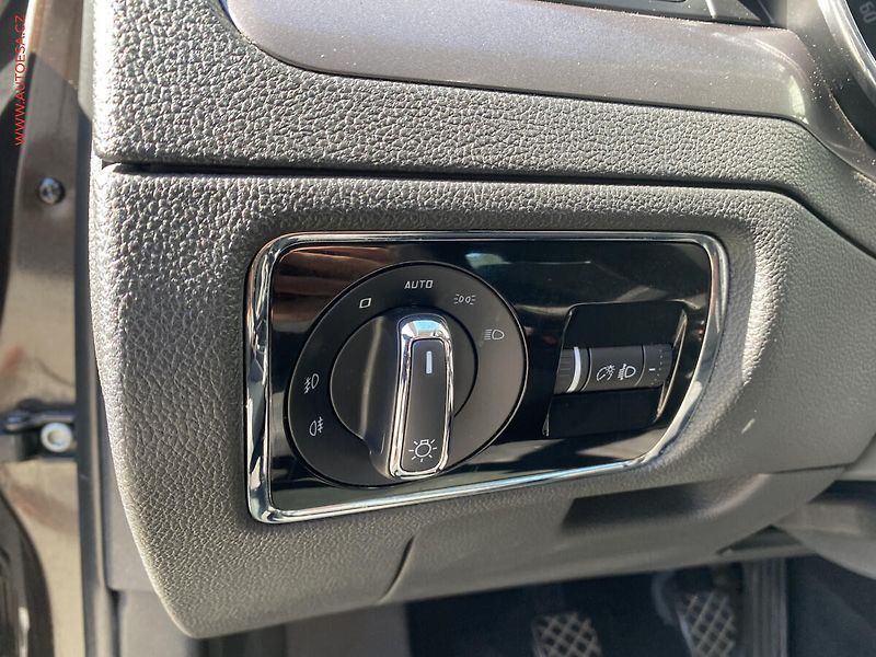 Škoda Superb (2014) 1.4 TSi, Active - fotka 15 z 18