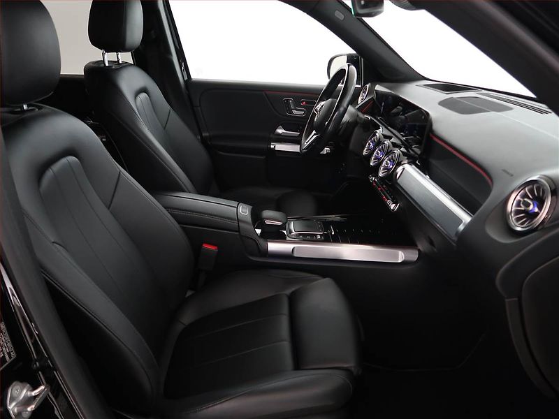 Mercedes-Benz GLB (2021) 250 4MATIC - fotka 9 z 28