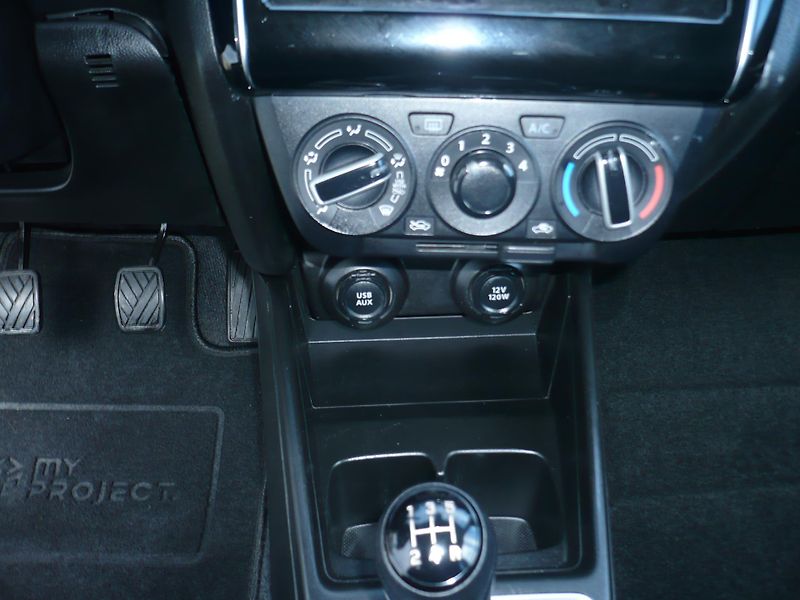 Suzuki Swift 1.2i 61Kw Klima - fotka 12 z 26