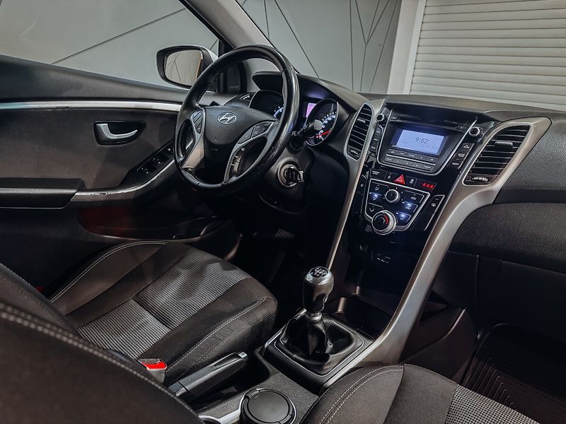 Hyundai i30 1.6CRDi 81kW - fotka 19 z 27