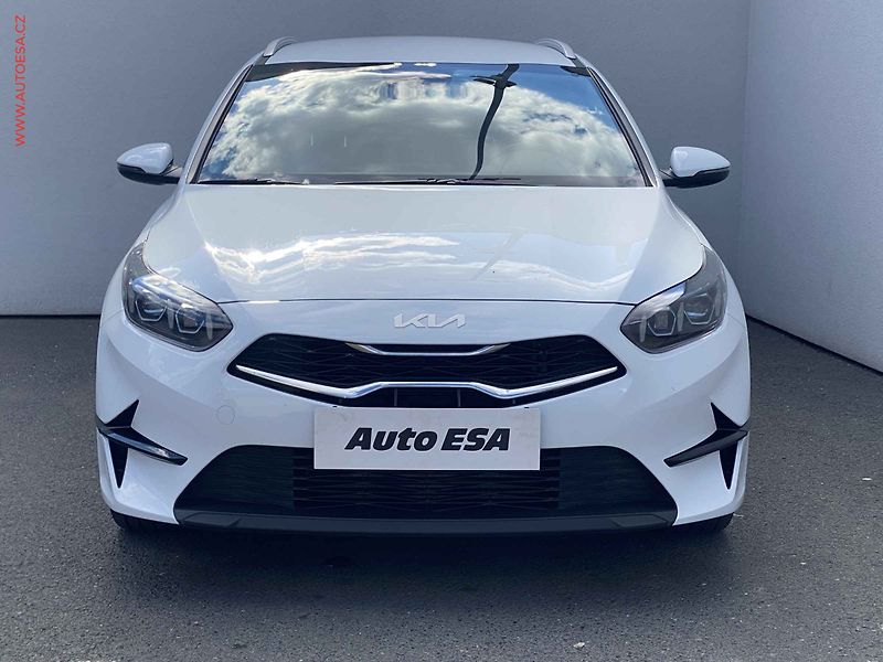 Kia Ceed (2022) 1.5T-GDi SW, 1.maj,ČR, LED - fotka 2 z 17
