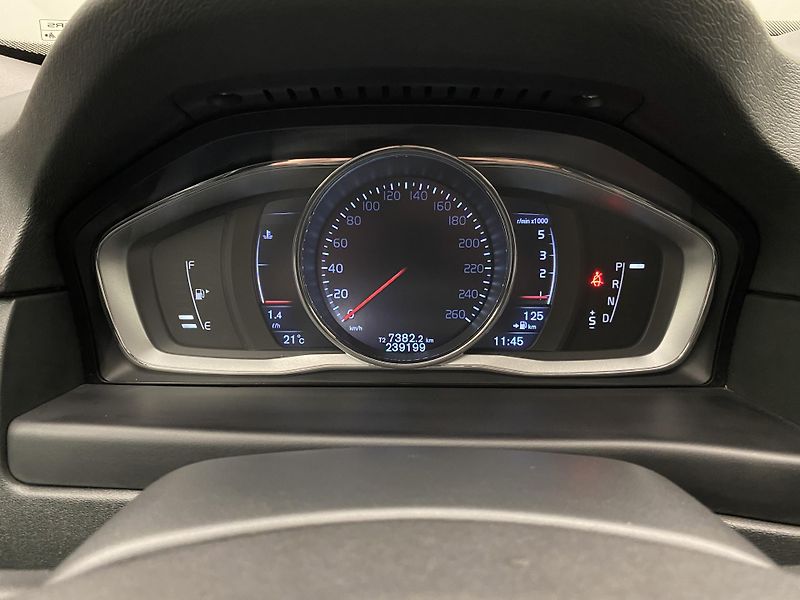 Volvo XC70 D4 AWD SUMMUM AUT CZ - fotka 25 z 39