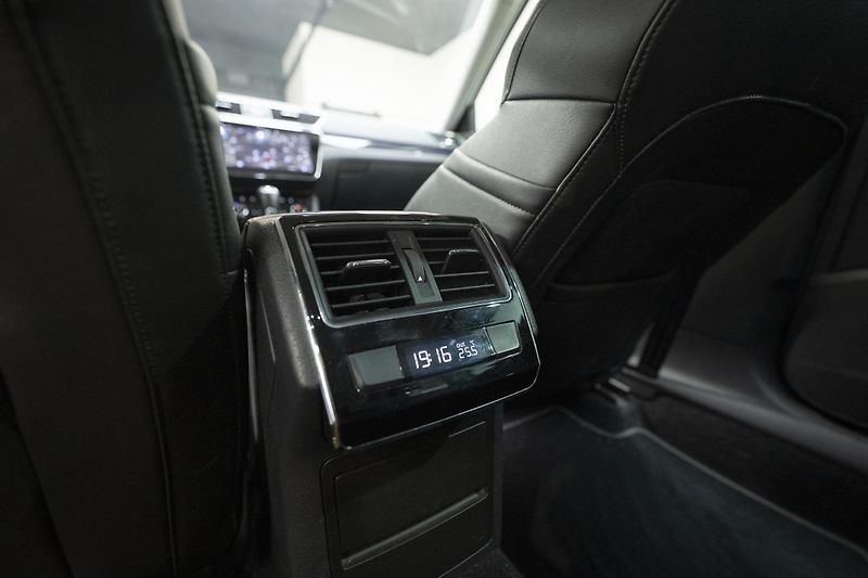 Škoda Superb 2.0 TDI 110 kW L&K - fotka 24 z 36