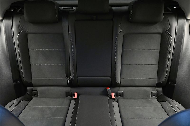 Volkswagen T-Roc 2,0 TDI 110kW DSG Style Plus Z - fotka 27 z 31