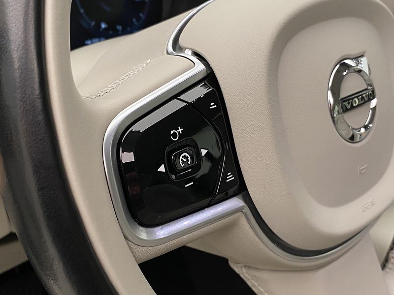 Volvo XC90 B5 AWD INSCRIPTION AUT CZ 7m - fotka 20 z 49