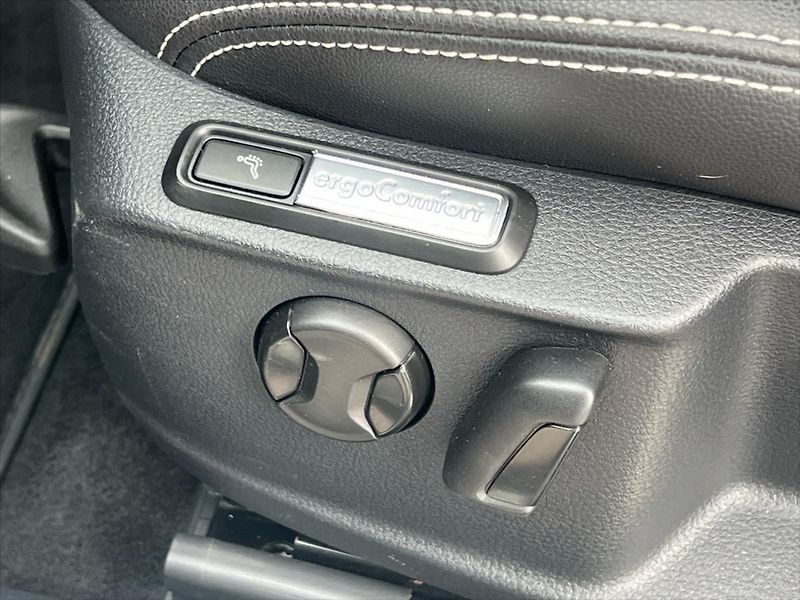 Volkswagen Passat Variant 2,0 TDi 110 kW 7DSG ELEGANCE - fotka 22 z 26