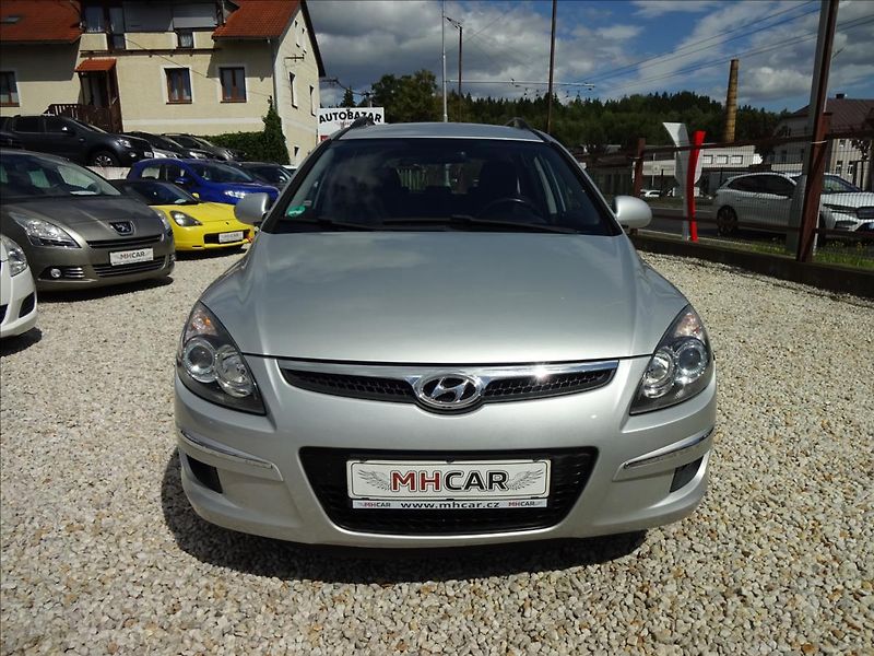 Hyundai i30 1,4i 16V 80kW LPG COMBI - fotka 1 z 46
