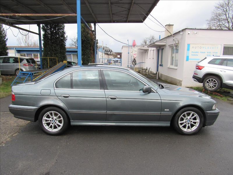 BMW Řada 5 2,5 525i Steptronic Exklusiv - fotka 8 z 28