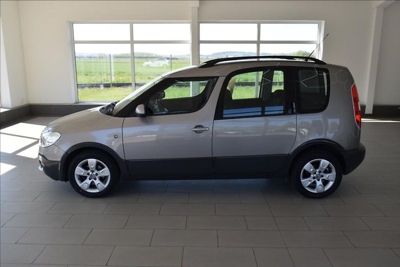 Škoda Roomster 1,2 TSi, 1.maj,SCOUT,digiklima - fotka 5 z 23