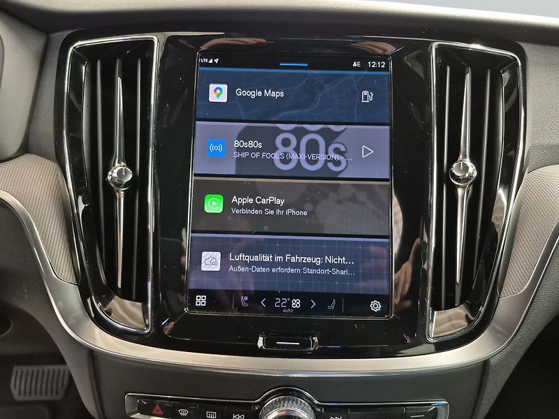 Volvo V60 B4 Plus Dark - fotka 14 z 15