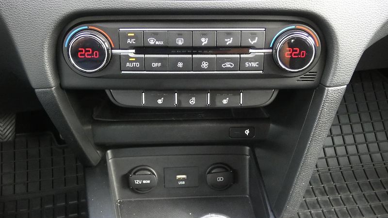 Kia Ceed 1.5 T-GDI 118kW SPIN - fotka 16 z 22