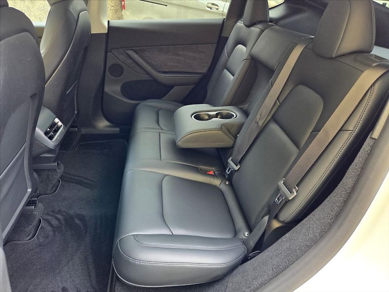 Tesla Model Y LR 4x4 Tažné z. SoH 91% 1.maj - fotka 11 z 22