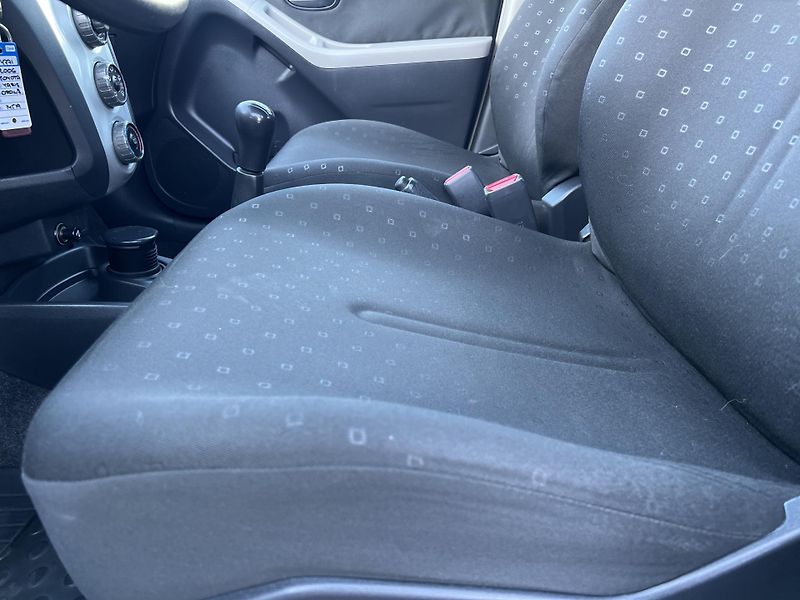 Toyota Yaris 1.0i 51KW ČR  - fotka 11 z 38