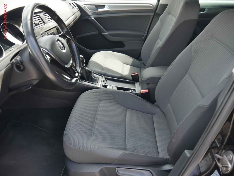 Volkswagen Golf (2012) 1.2TSi, AC - fotka 9 z 17
